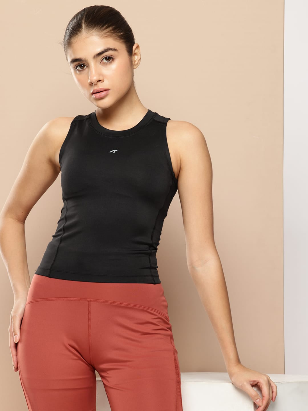 SMOOTH CURVE CROP TOP