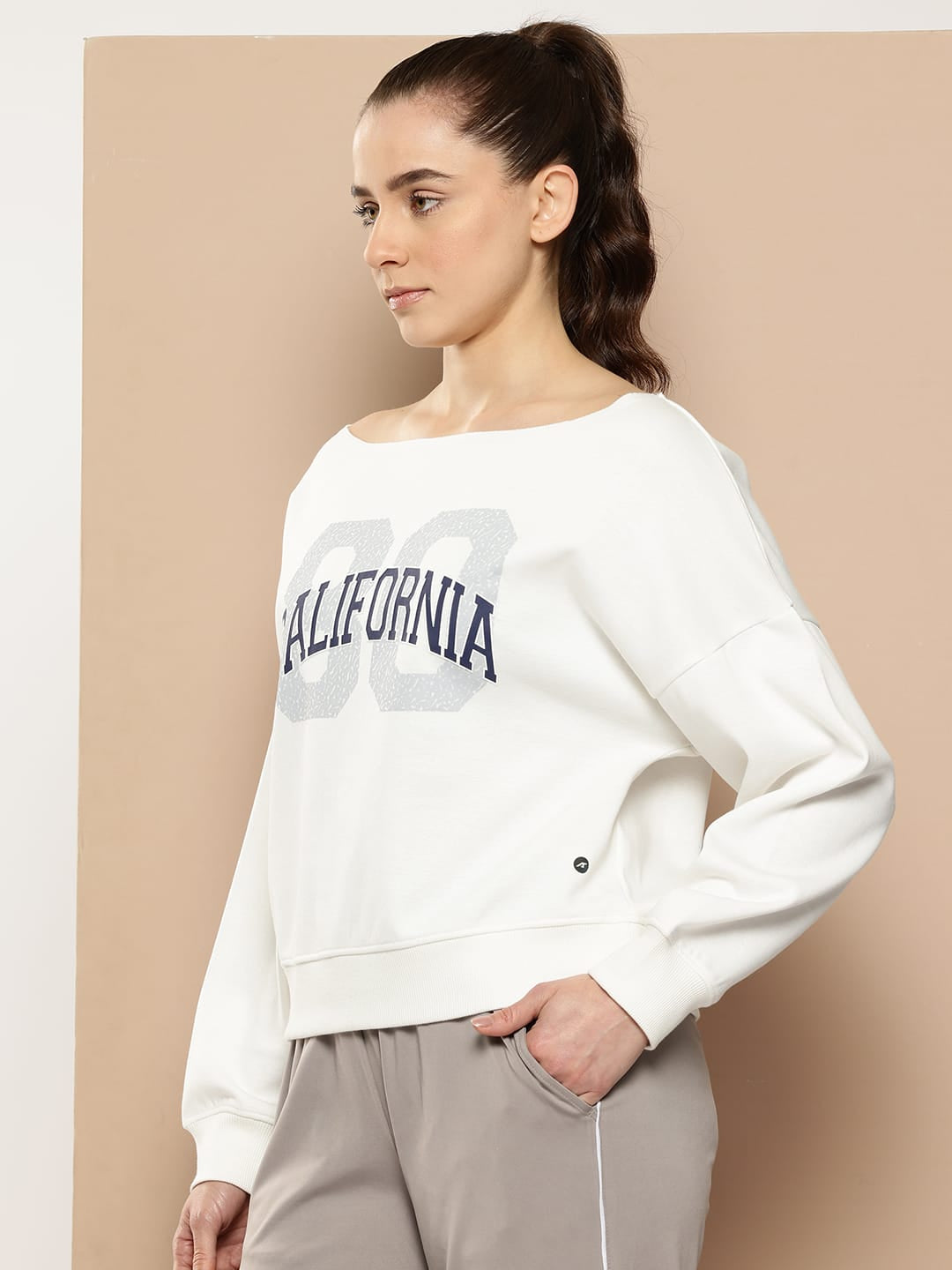 White Side Fall O_x001F_ Shoulder Pullover