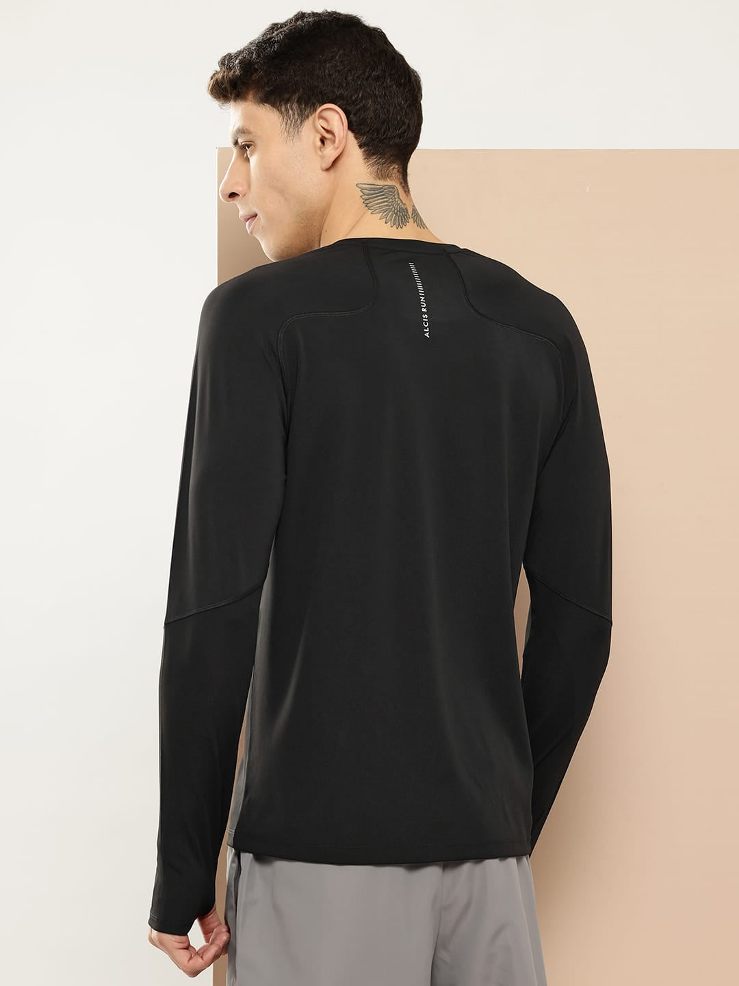 Alcis Men Black Slim Fit T-shirt