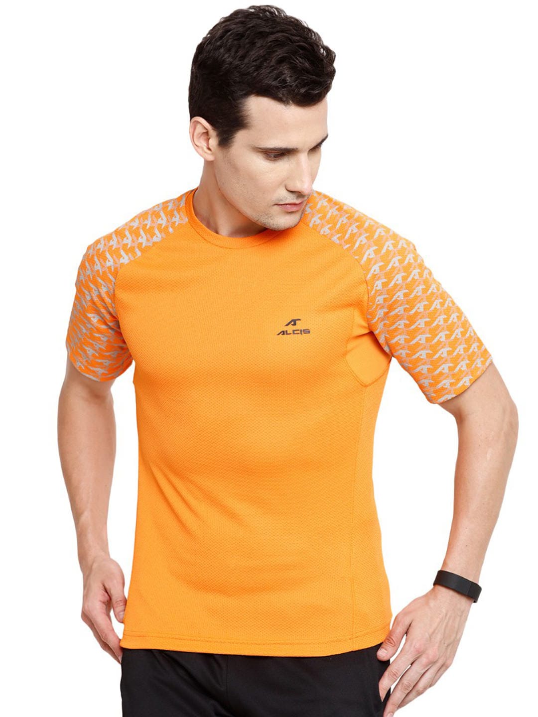 Alcis Men Orange Solid Round Neck T-shirt