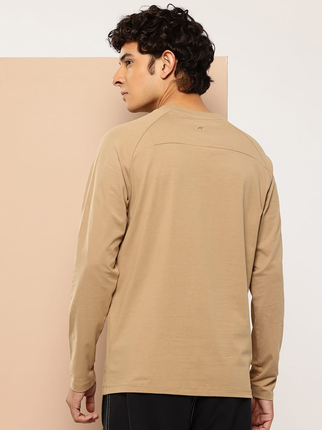ALCIS MEN GRUNGE MARK REGLAN TEE