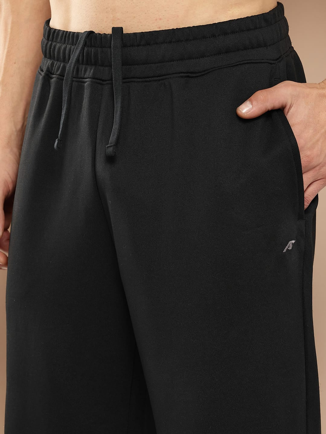 FREEBOLD TRACK PANT