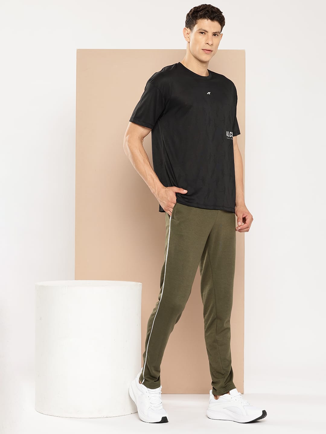 RELAXED FIT