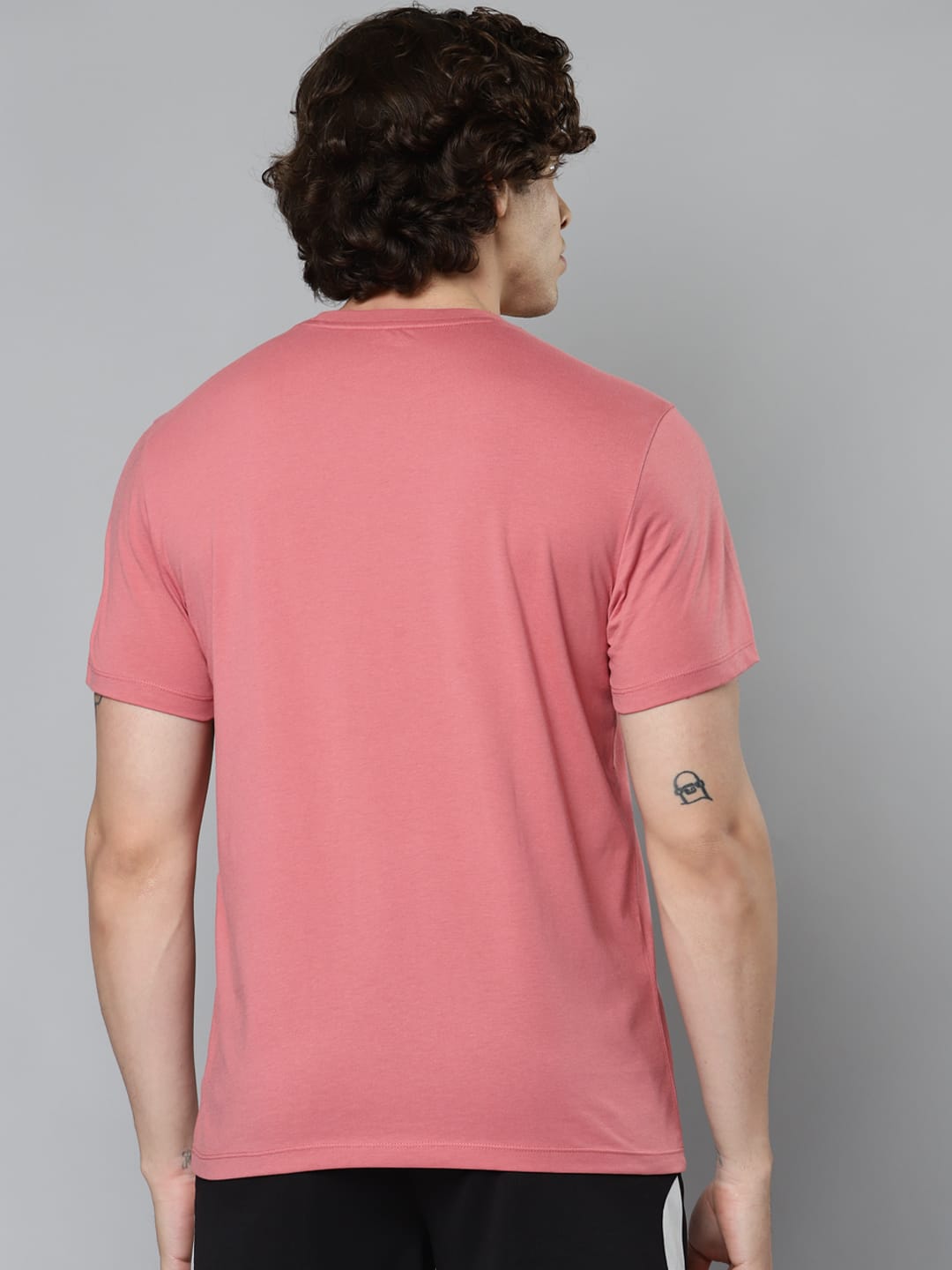 Alcis Men Pink Typography Printed Slim Fit Running T-shirt