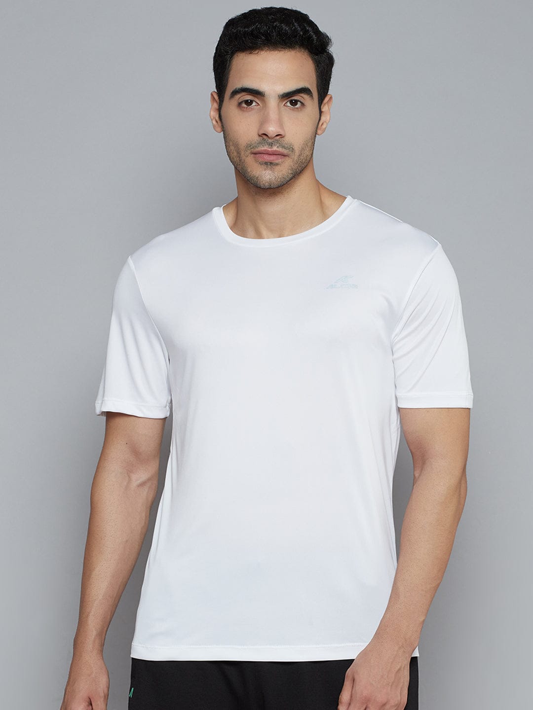 Alcis Men White Solid Slim Fit T-shirt