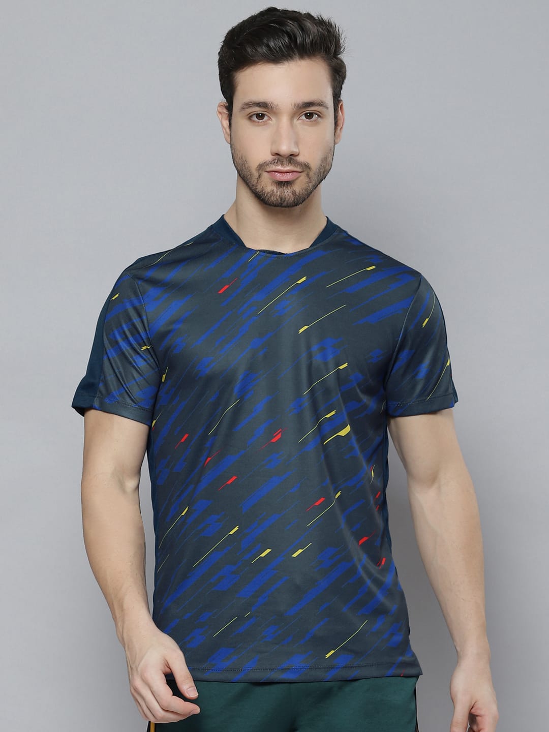 Alcis Men Blue Yellow Abstract Printed T-shirt