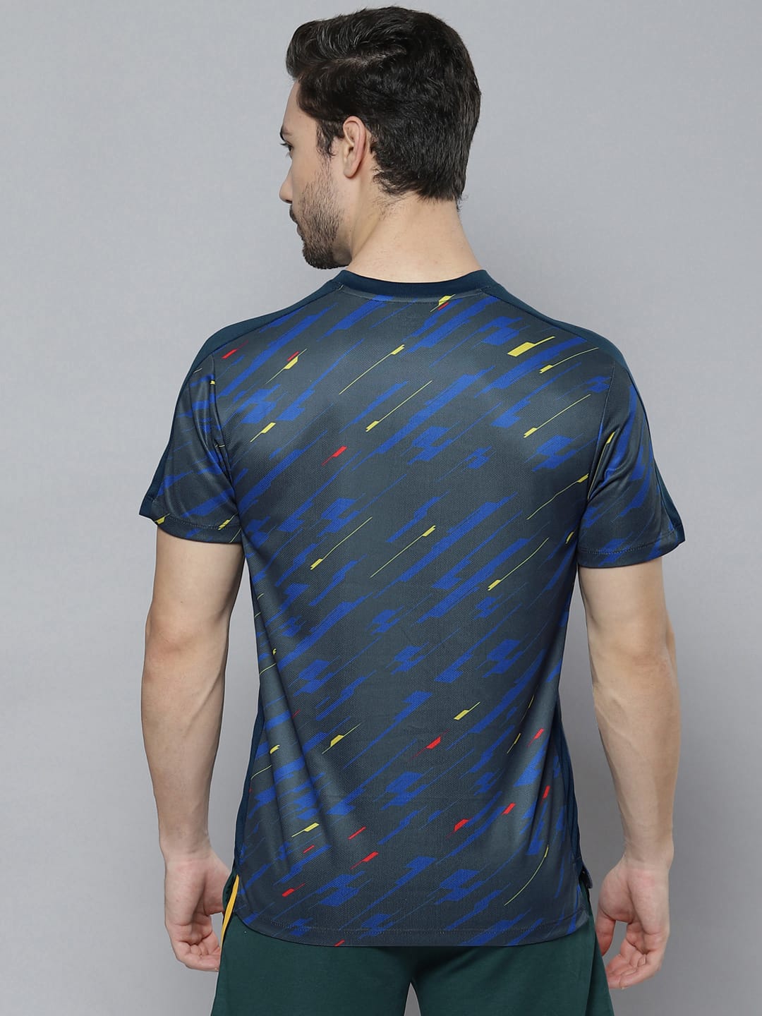 Alcis Men Blue Yellow Abstract Printed T-shirt