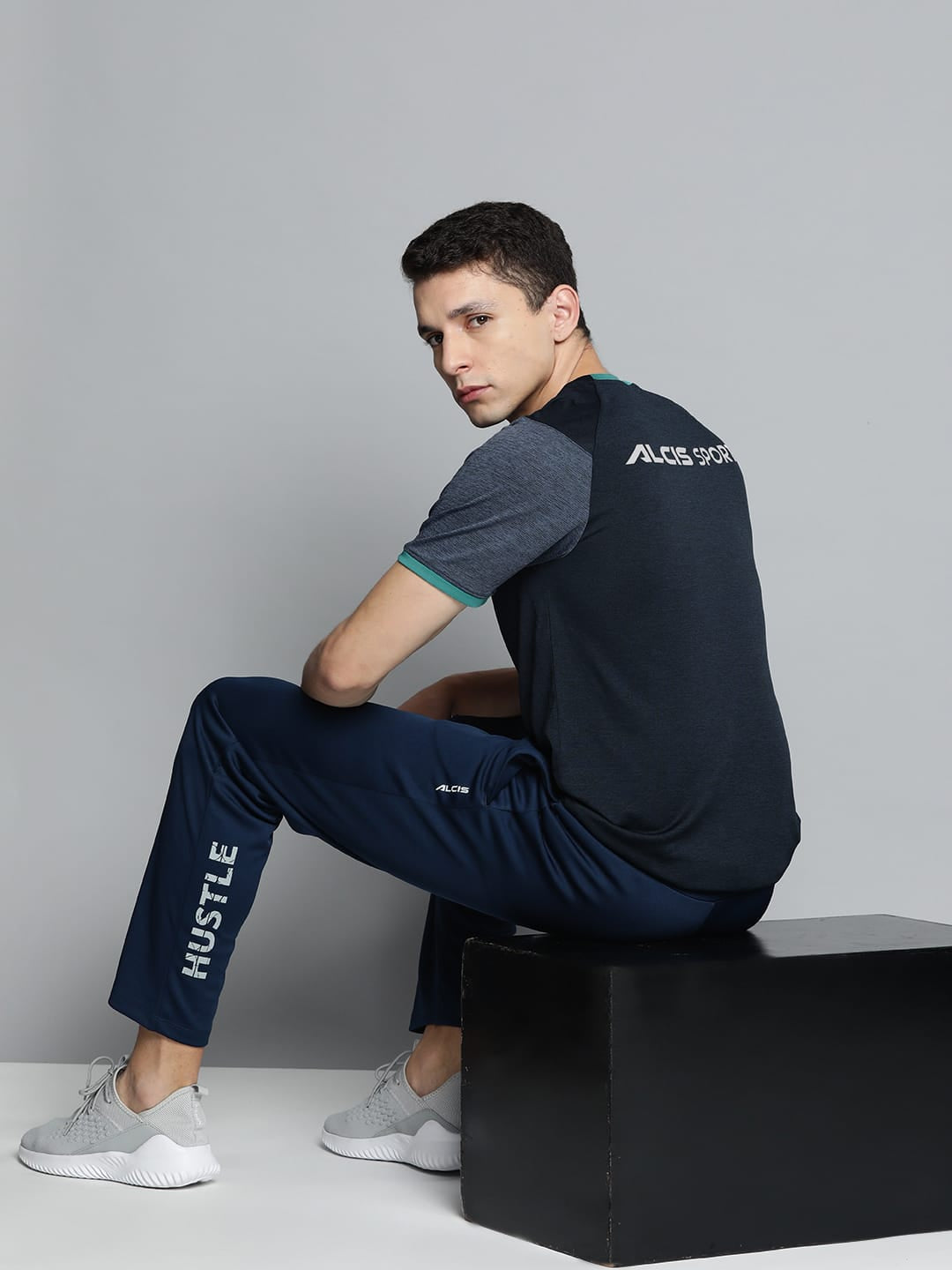 Alcis Men Colourblocked Dry Tech Slim Fit T-shirt