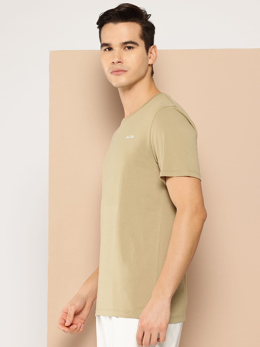 Alcis Men Beige Typography Printed Slim Fit T-shirt