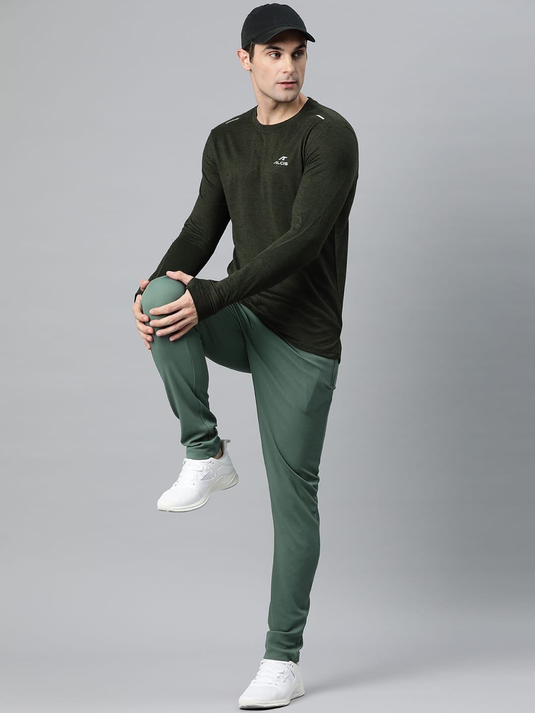 Alcis Men Solid Dry Tech Slim Fit T-shirt