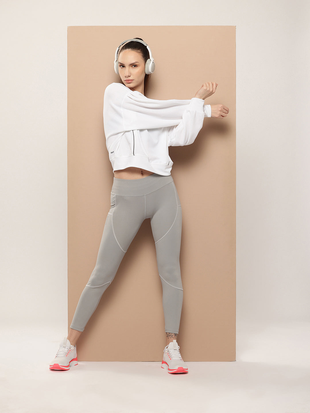 WHITE FRONTLINE SMART SWEATSHIRT
