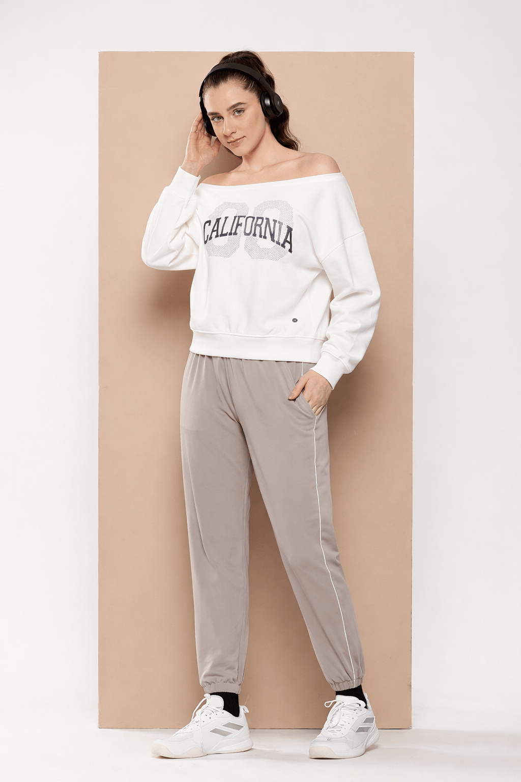 White Side Fall O_x001F_ Shoulder Pullover