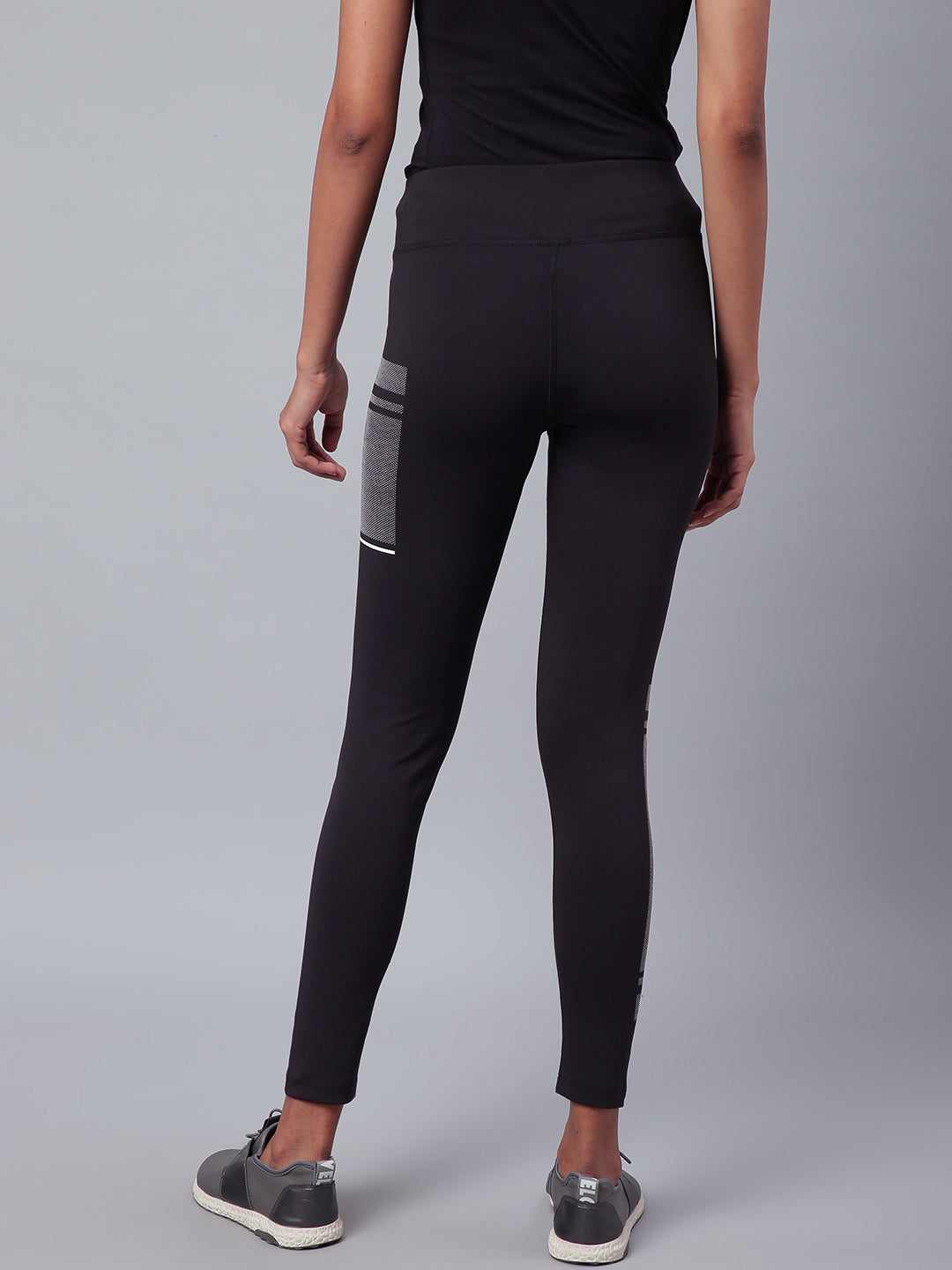 Alcis Women Black Solid Secure Fit Cropped Training Tights