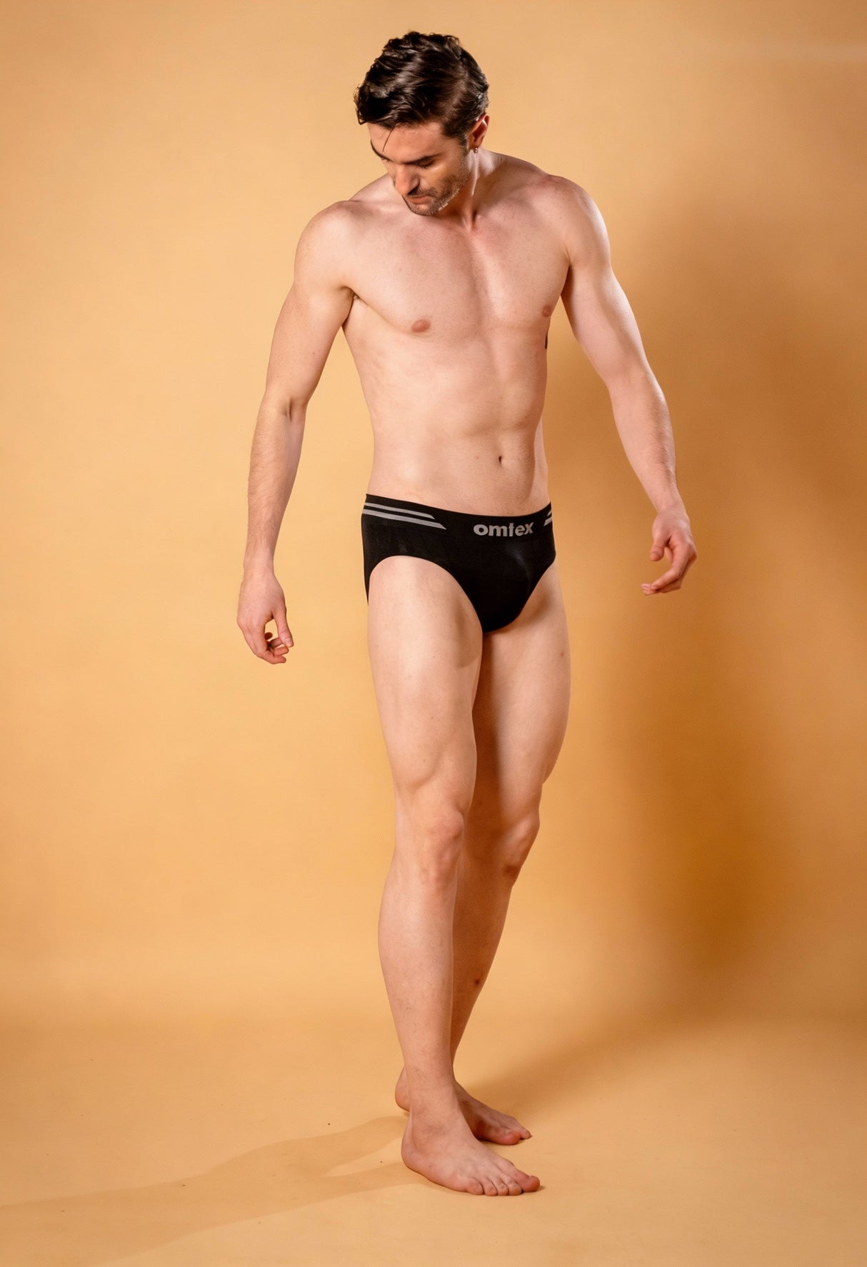 V Seamless Brief Supporter Black P2