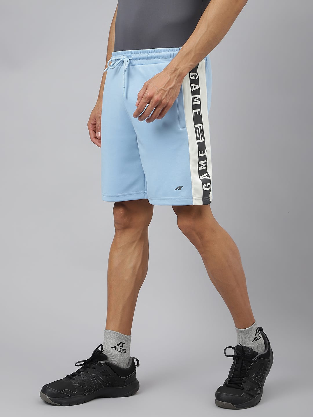GRAPHIC SHORT