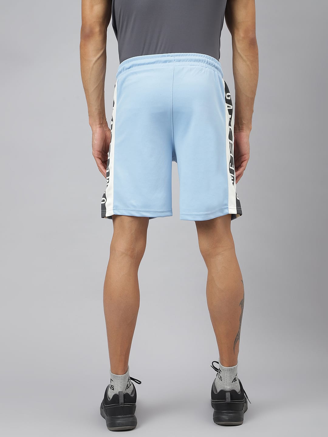 GRAPHIC SHORT
