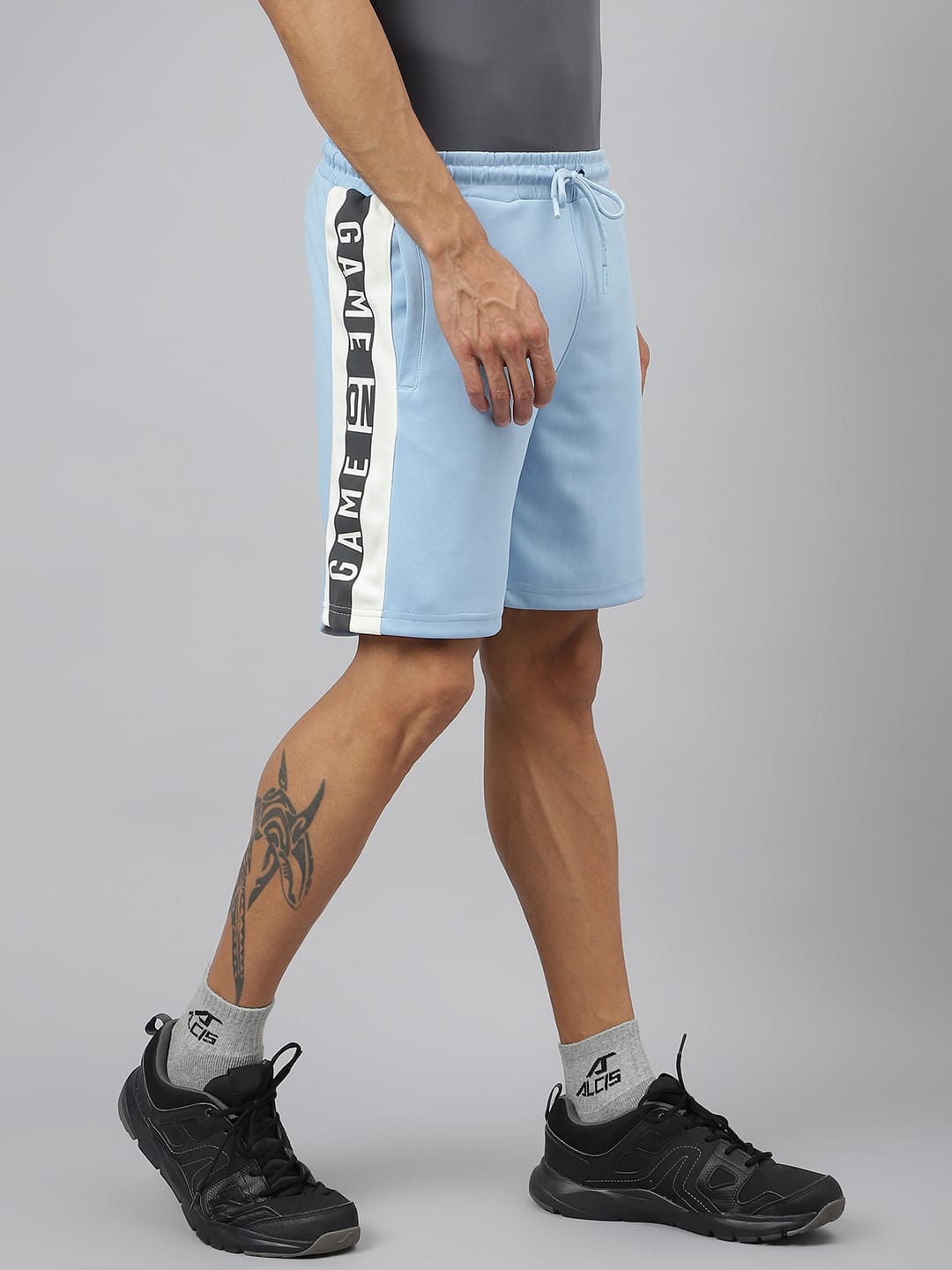 GRAPHIC SHORT