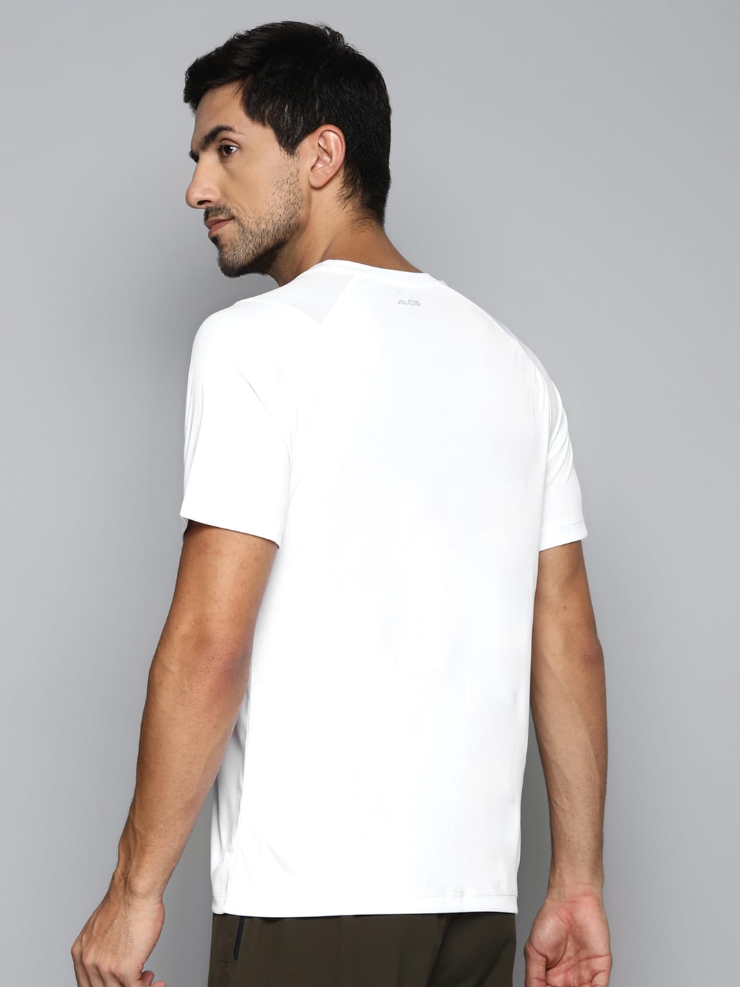 ALCIS Men White & Beige Printed Slim Fit Running T-shirt