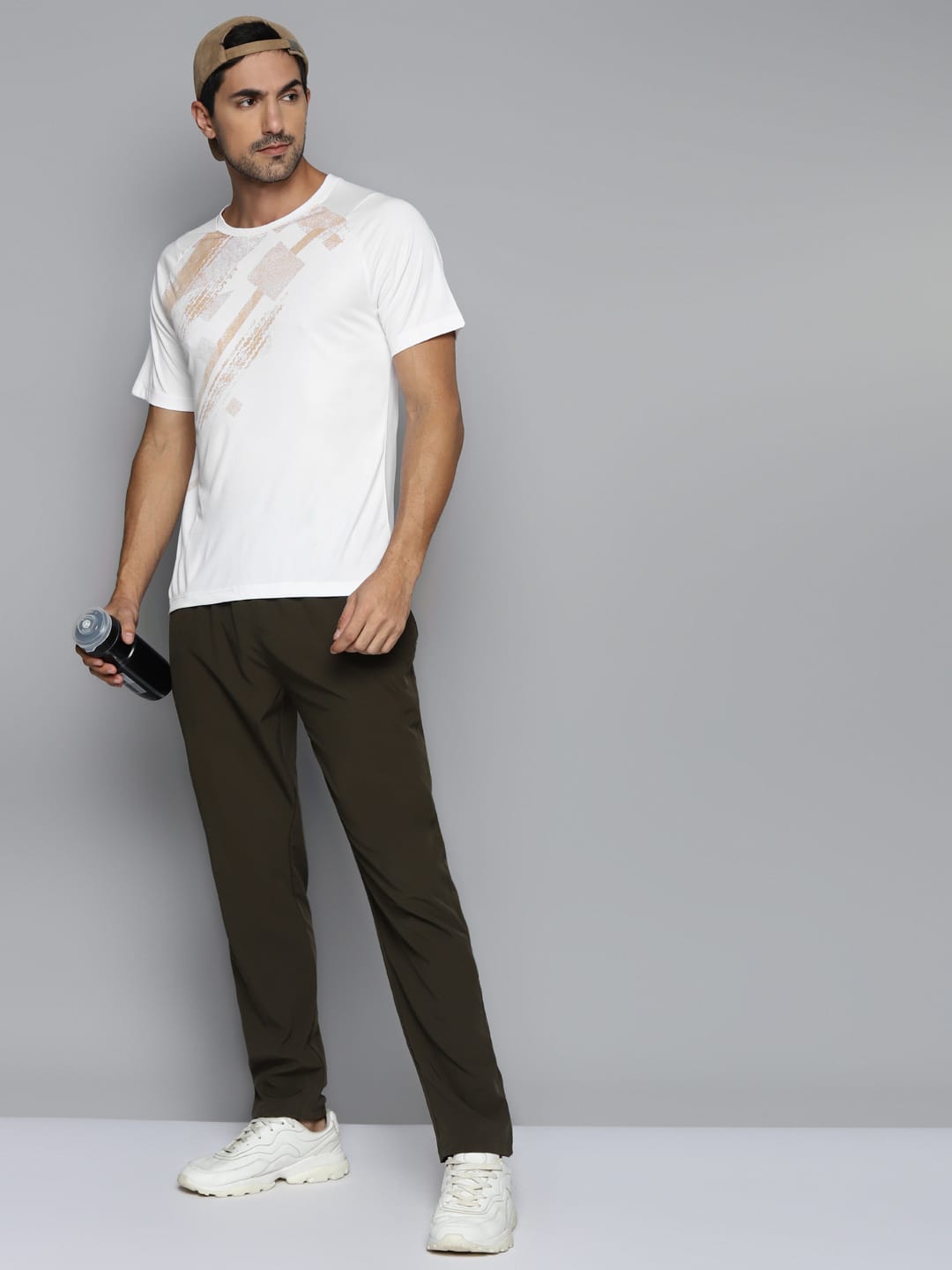 ALCIS Men White & Beige Printed Slim Fit Running T-shirt
