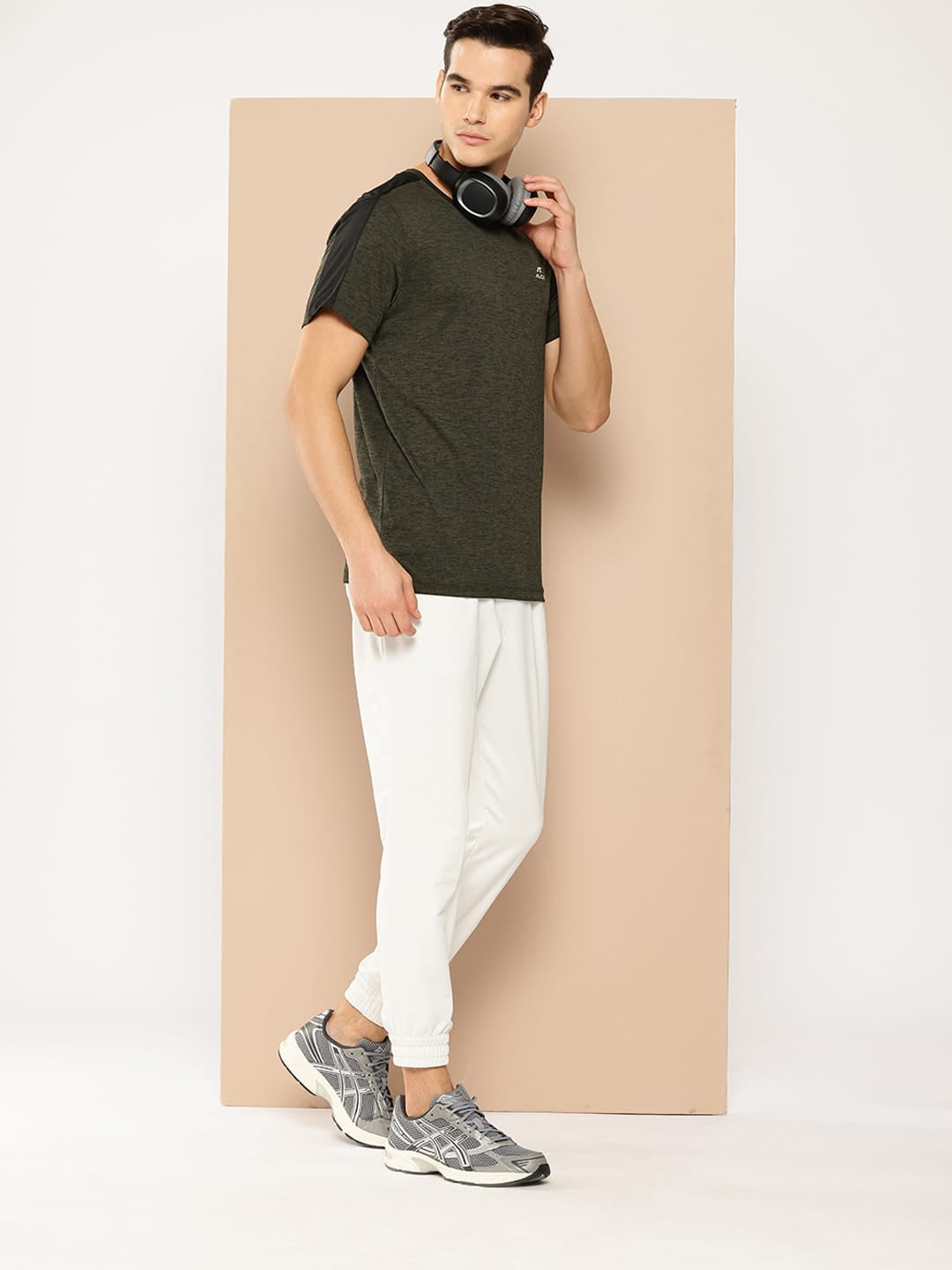 Alcis Men Olive Green Solid Slim Fit T-shirt
