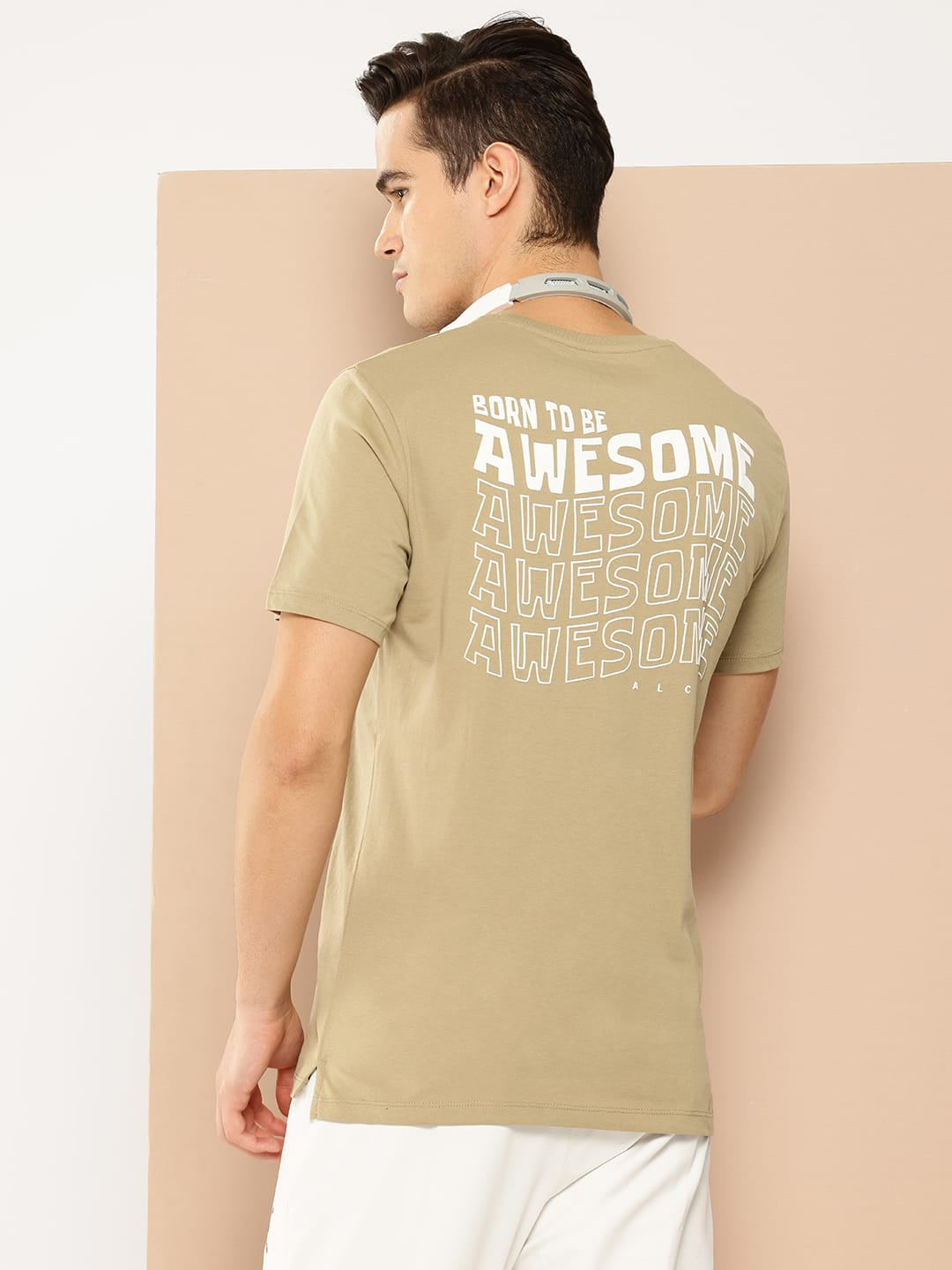 Alcis Men Beige Typography Printed Slim Fit T-shirt