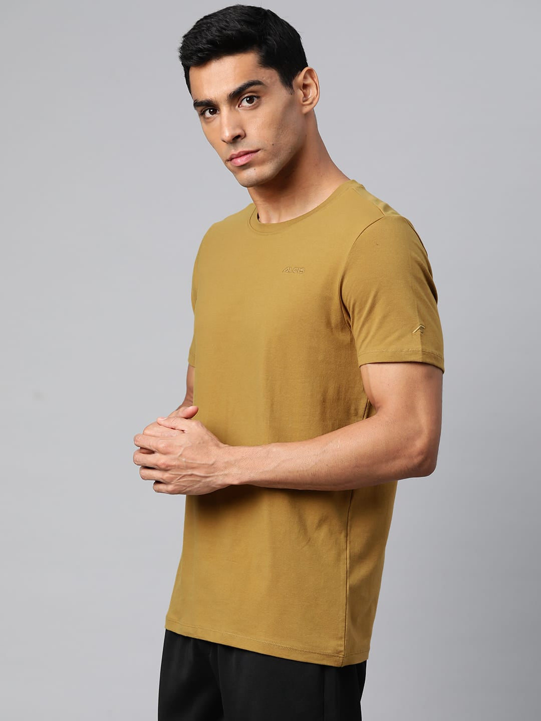 Alcis Men Yellow  Solid Stretchex Slim Fit T-shirt