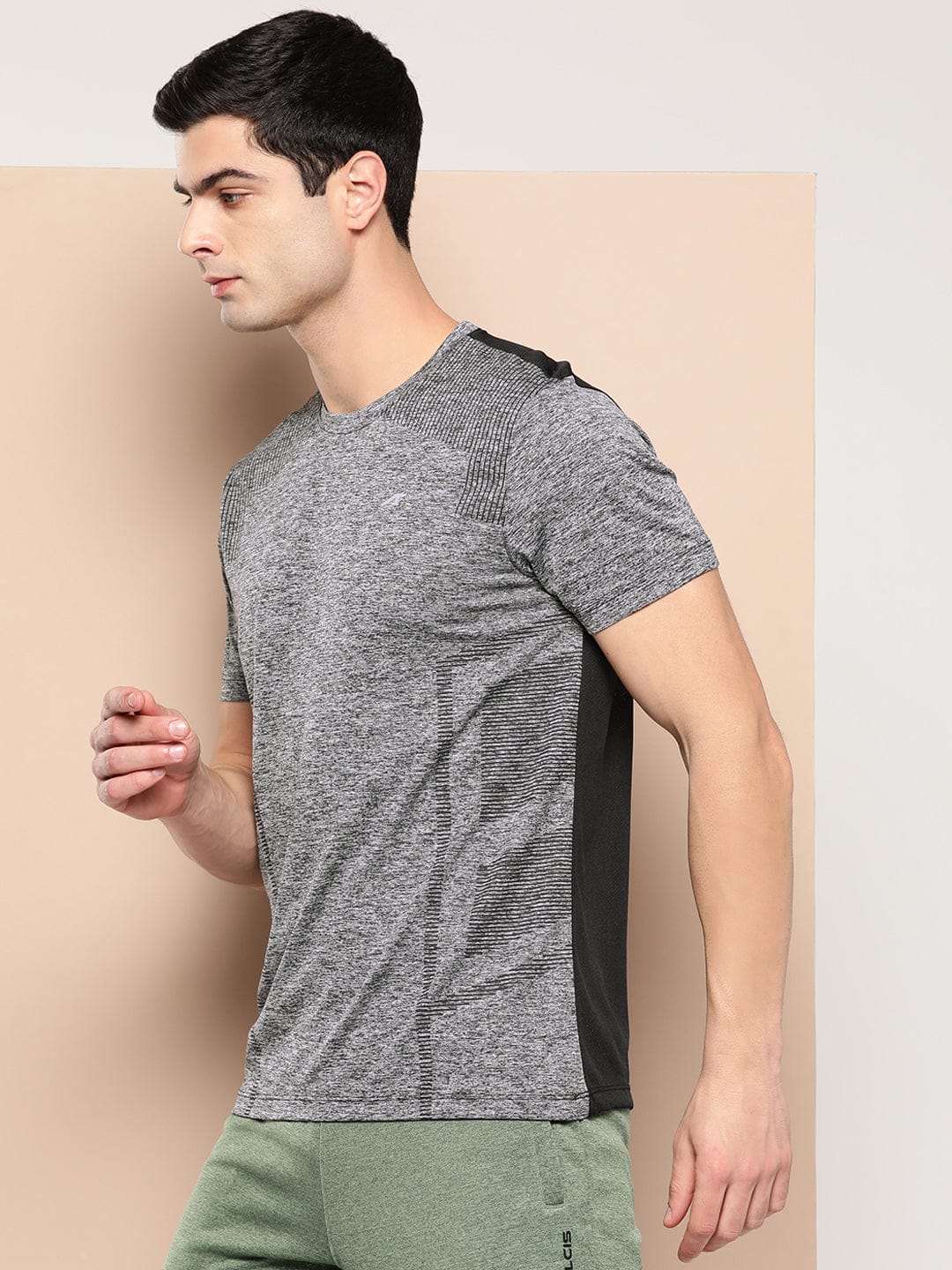 Alcis Men Grey Colourblocked Slim Fit T-shirt