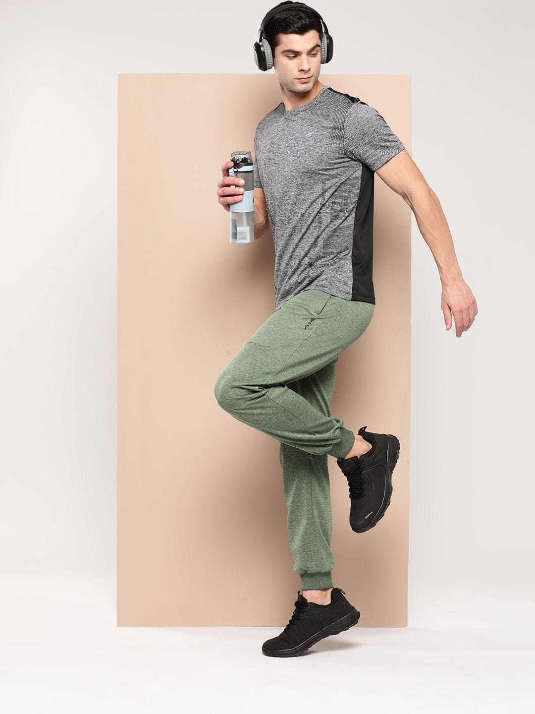 Alcis Men Grey Colourblocked Slim Fit T-shirt