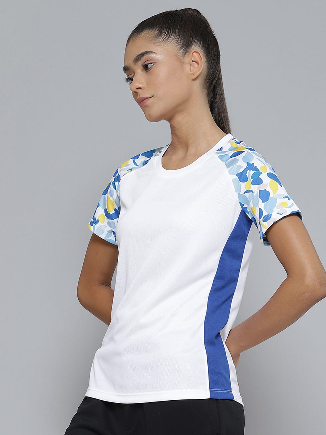 Alcis Women White Blue Printed Slim Fit Sports T-shirt