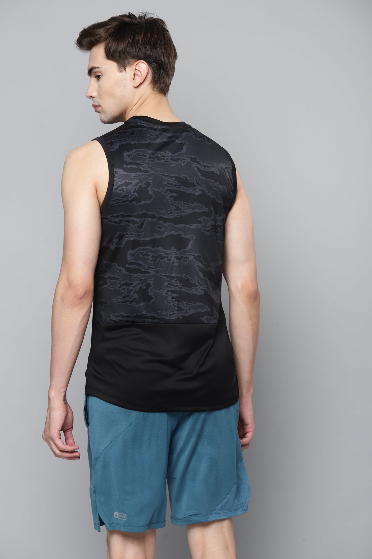 Alcis Men Black Camouflage Printed Back Slim Fit T-shirt