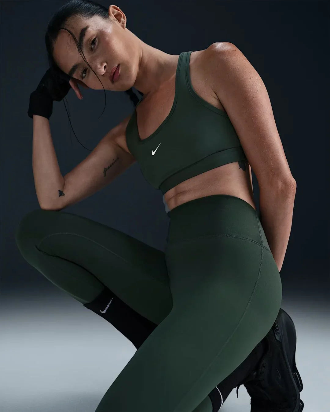 NIKE One Seamless Front High-Waisted Full-Length Women's Leggings -Vintage Green/Black